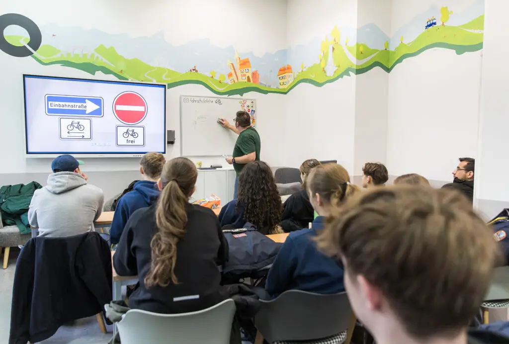 Theorieschulung in der Fahrschule Fehr